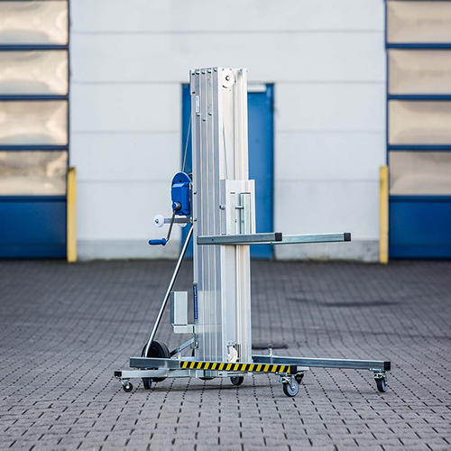 Böcker LMC Serie 4, kompakte Materiallift 01