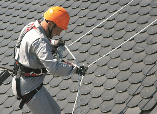 ELLERsafe Mitlaufende Auffanggeraet mit Bandfalldaempfer 01
